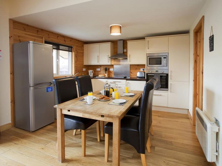 Hornblower Lodge - Riverside Lodges