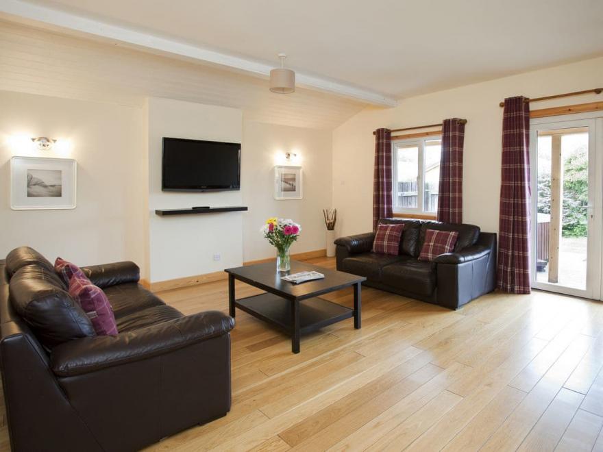 Hornblower Lodge - Riverside Lodges