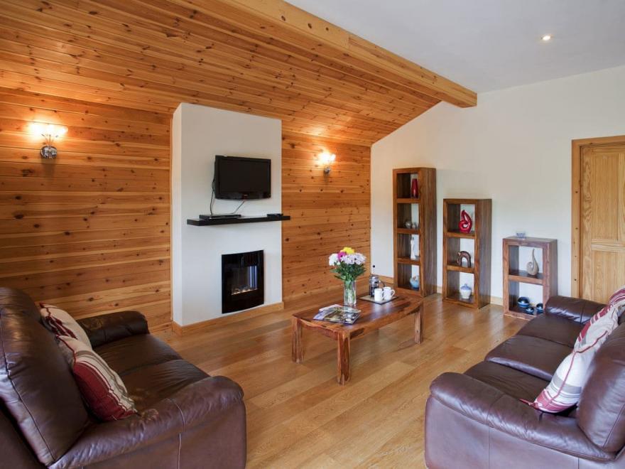 Studley Lodge - Riverside Lodges