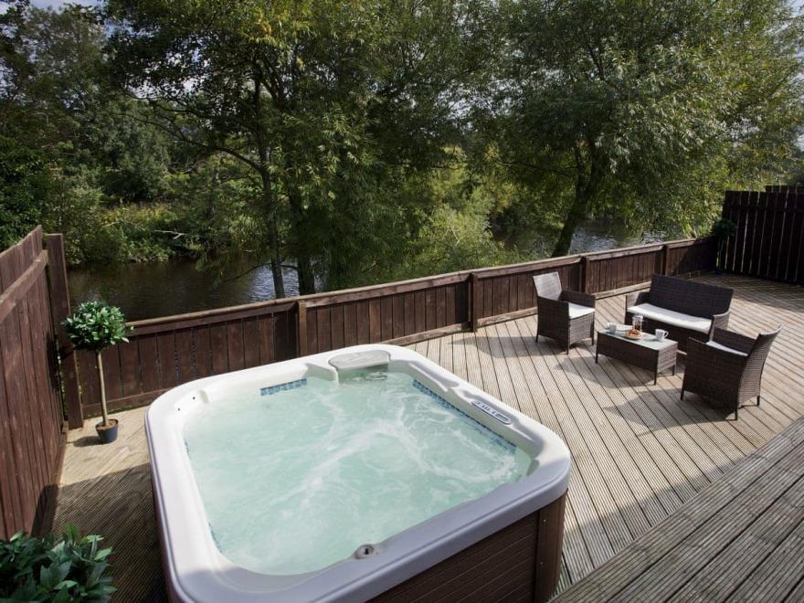 Uredale Lodge - Riverside Lodges