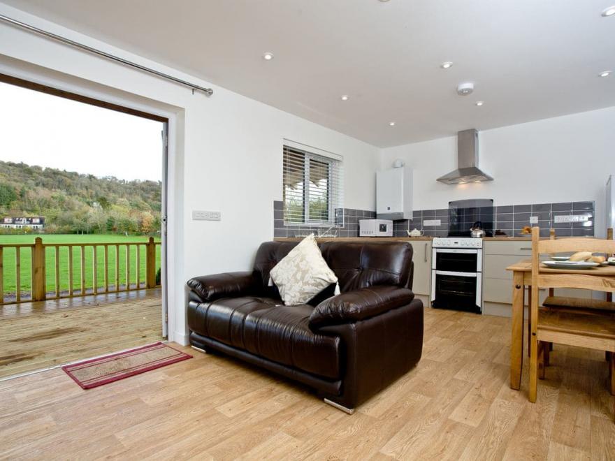 Woodpecker Lodge - Redlake Farm