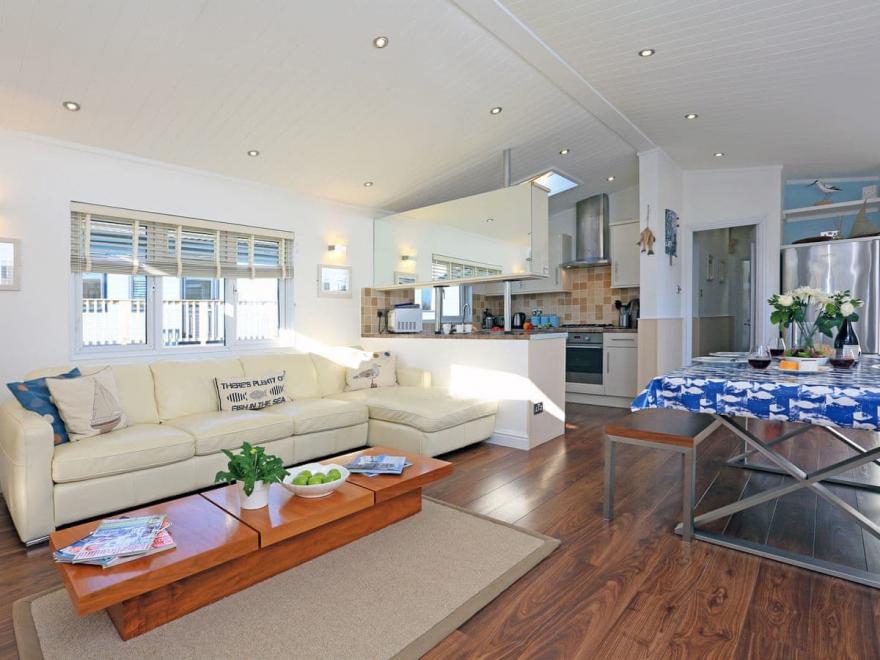 Eden Lodge - 9 Salcombe Retreat