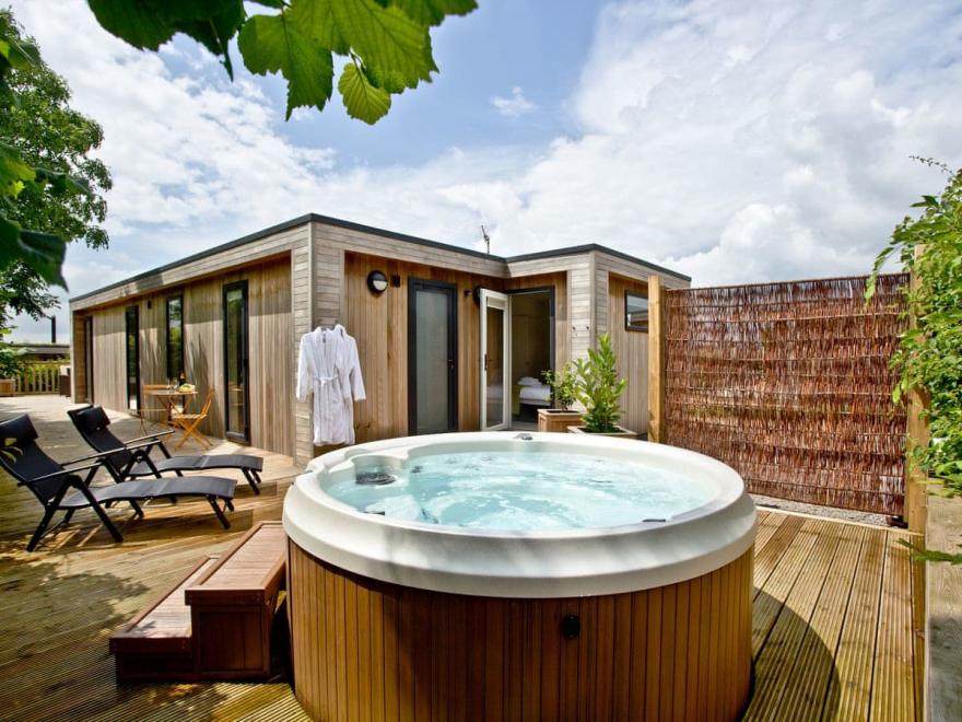 Cedar Lodge - Strawberryfield Park