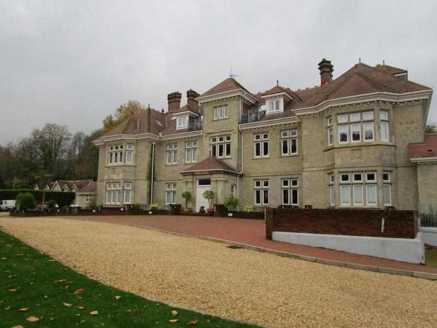 4 Shanklin Manor
