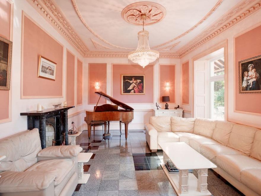 Singleton Manor