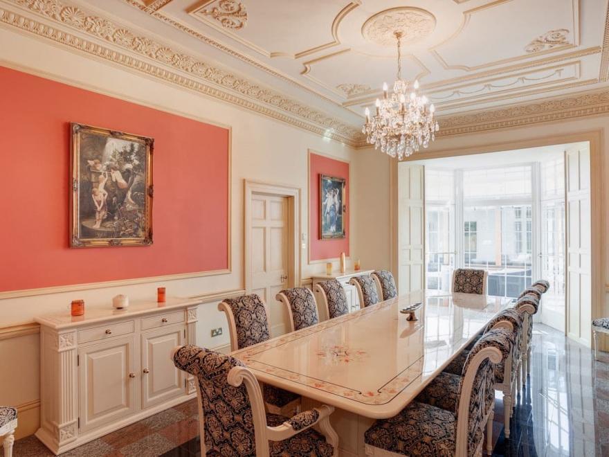 Singleton Manor