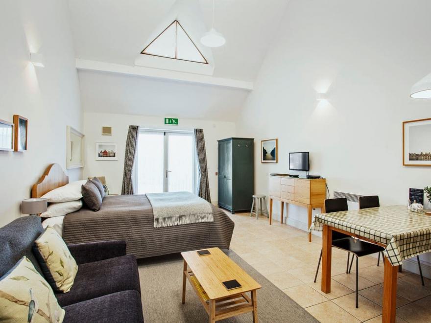 Ships Mews Apartment 4