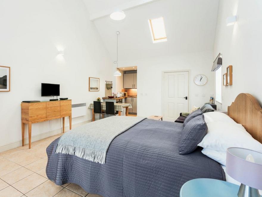 Ships Mews Apartment 4