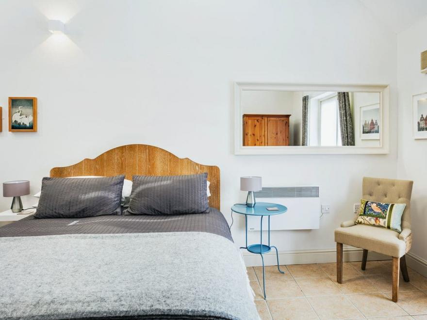 Ships Mews Apartment 4