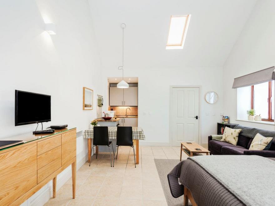 Ships Mews Apartment 4