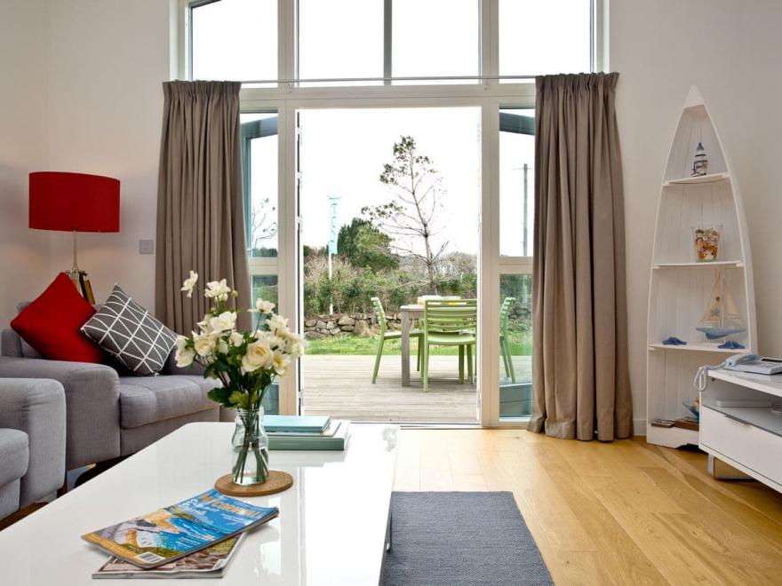 Una Argentum 63 Carbis Bay