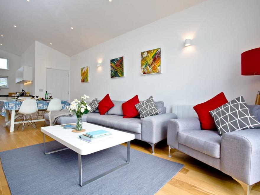 Una Argentum 63 Carbis Bay