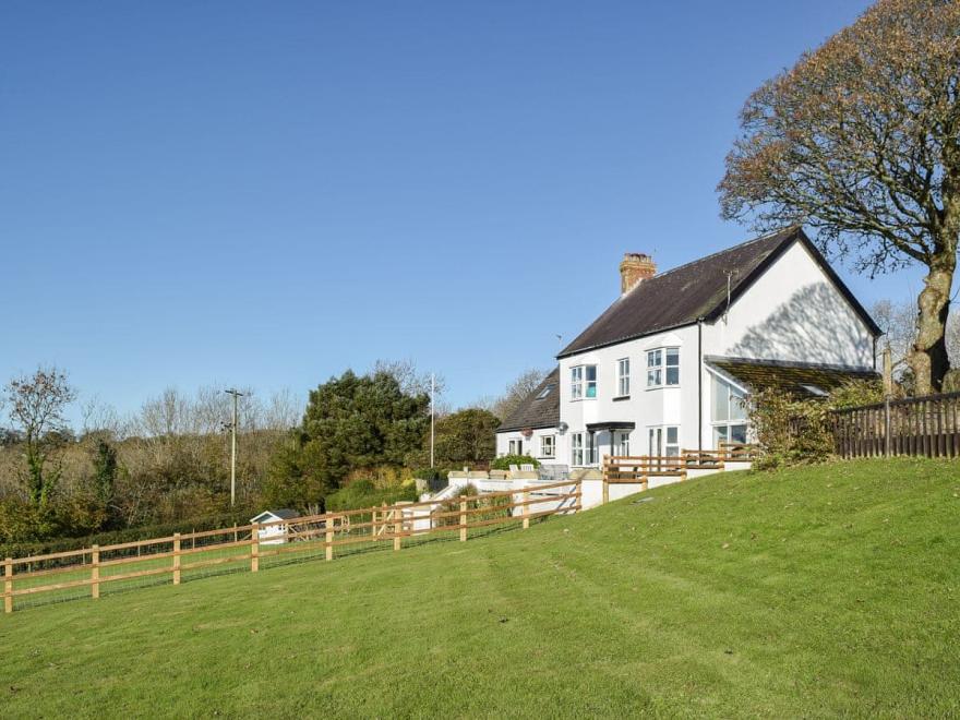 Furzewood Cottage - UK10199