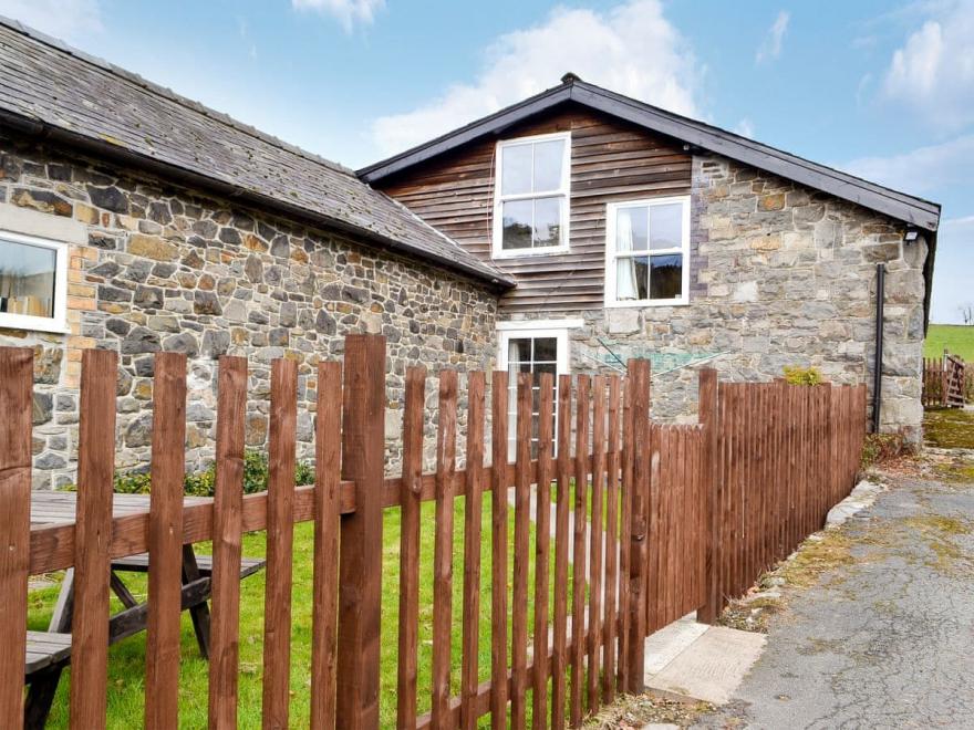 The Willows - UK10252