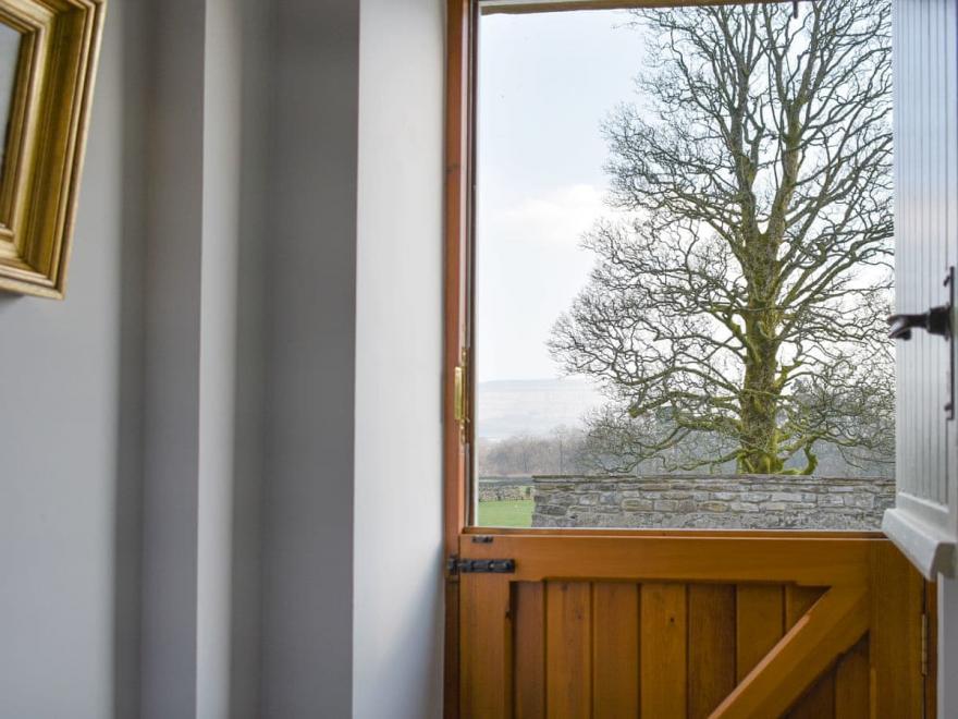 The Stable - UK10271