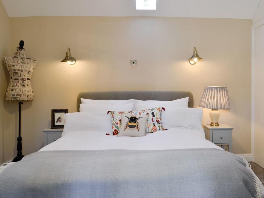 The Courtyard - UK10333