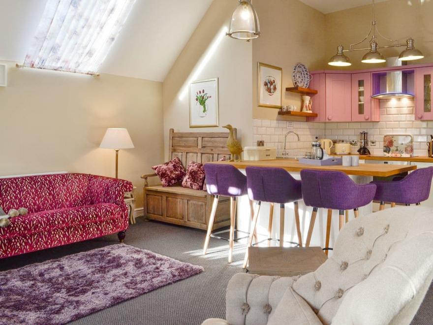 The Coach House - UK10337