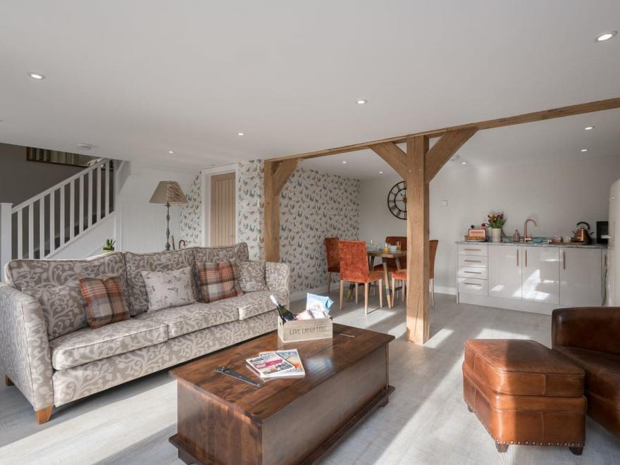 The Woodshed - UK10353