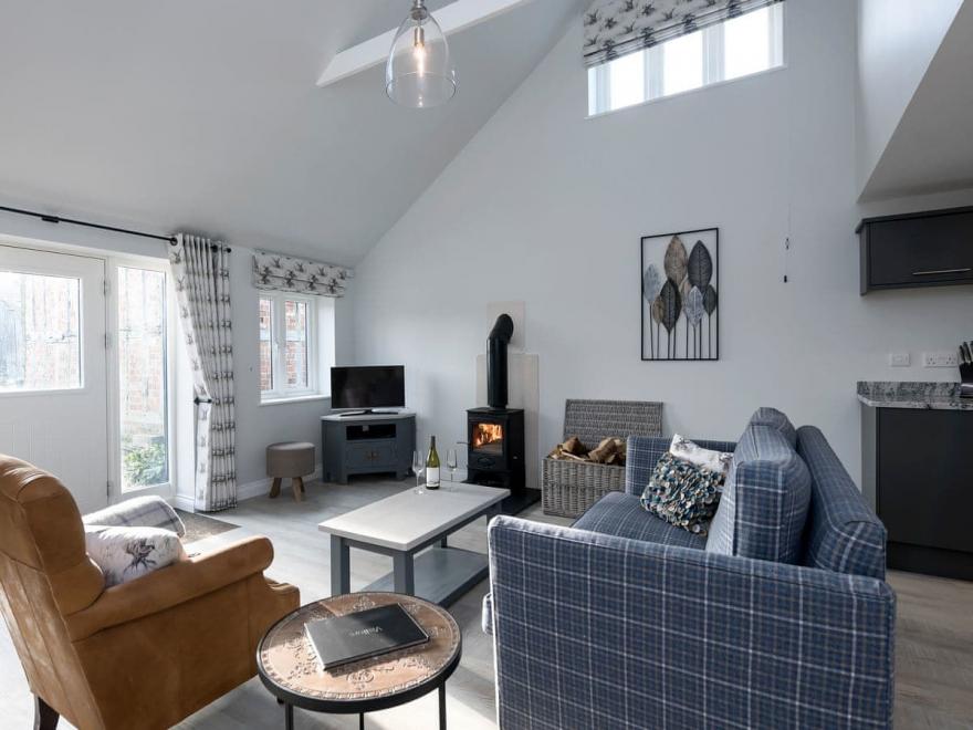 The Cowshed - UK10354