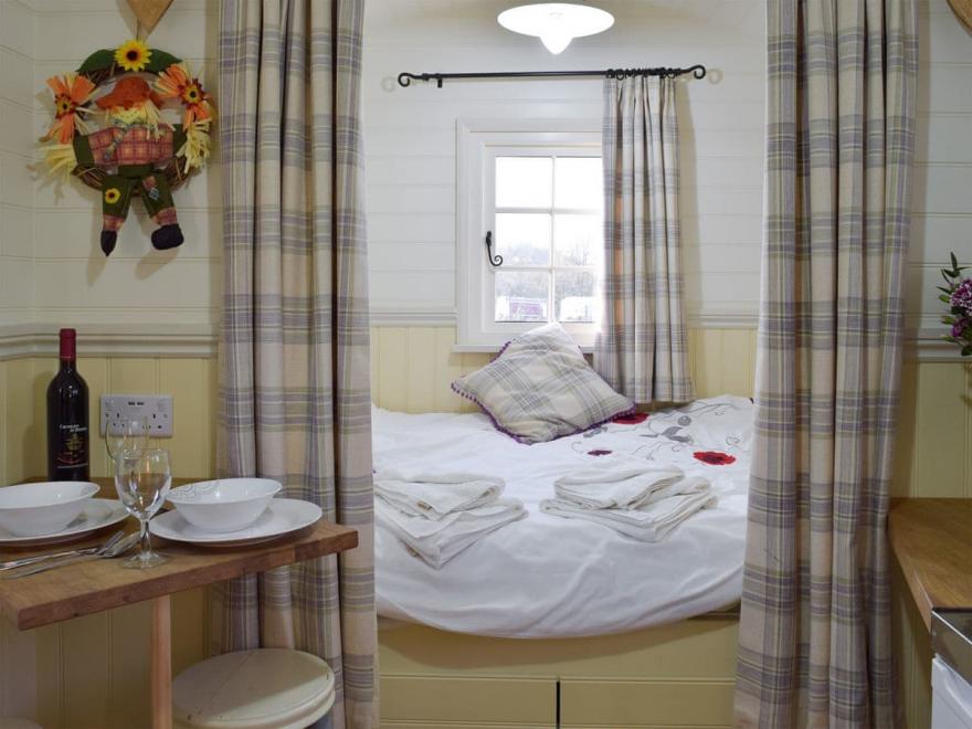 The Hurdle - UK10375