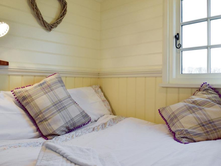 The Hurdle - UK10375