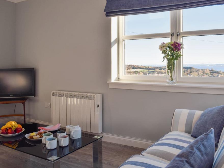 Sea View Apartment - UK10459