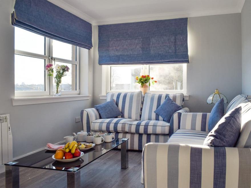 Sea View Apartment - UK10459