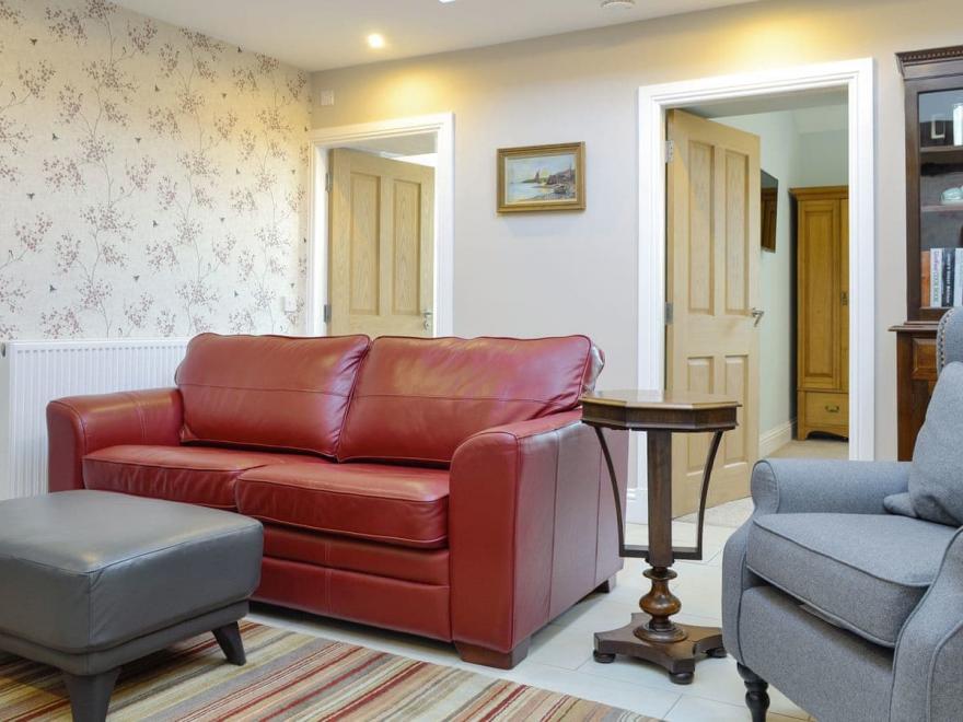 Courtyard Cottage - UK10542