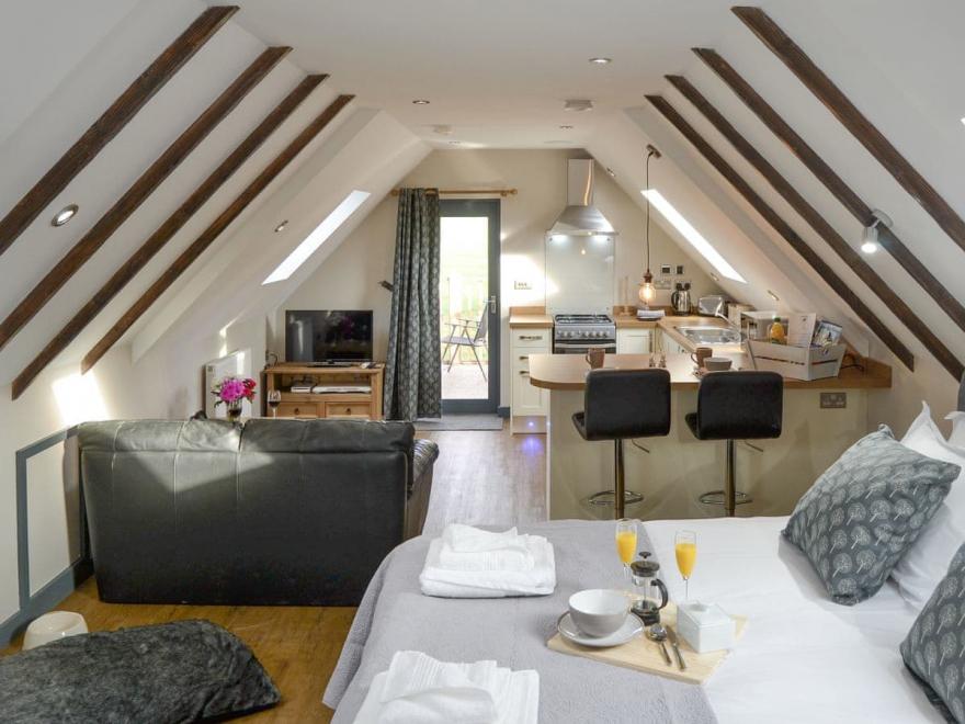 The Cart Shed - UK10576