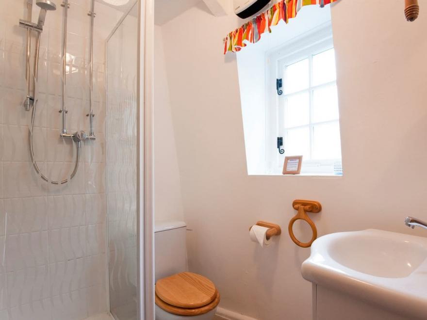 Oak Tree Apartment UK10594