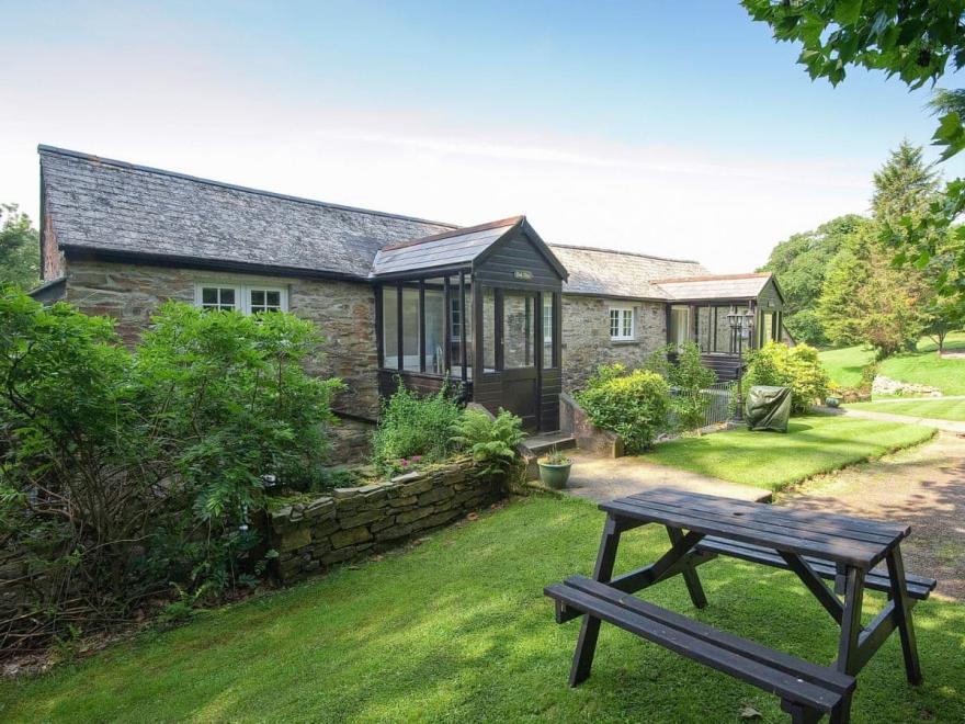 Oak Tree Apartment UK10594