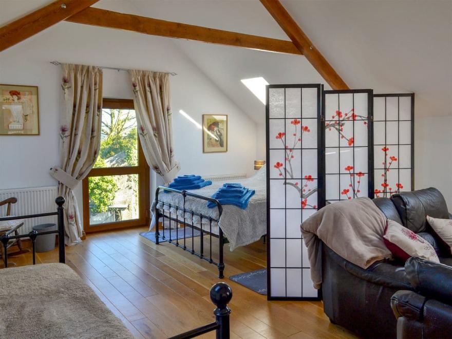 Lane End Loft - UK10657