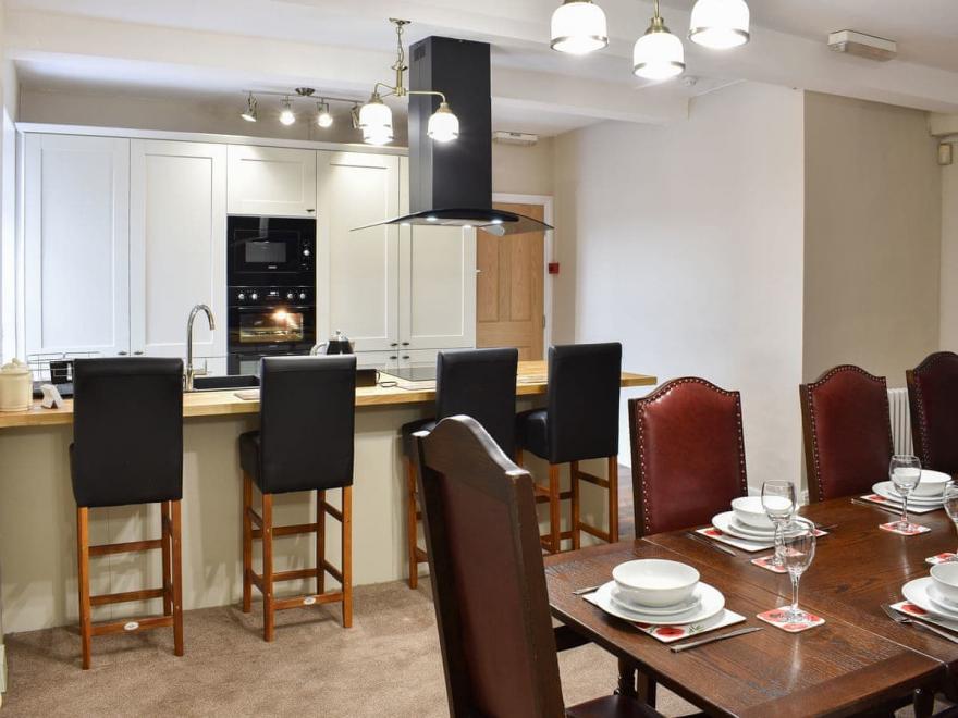 Forrest's Yard Apartment - 1 - UK10705