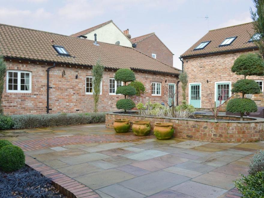 Field View Cottage - UK10720