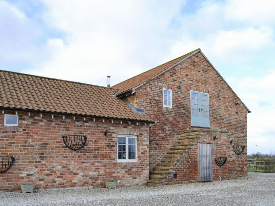 Field View Cottage - UK10720