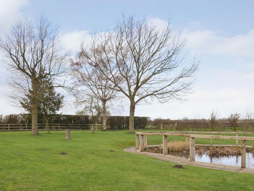 Field View Cottage - UK10720