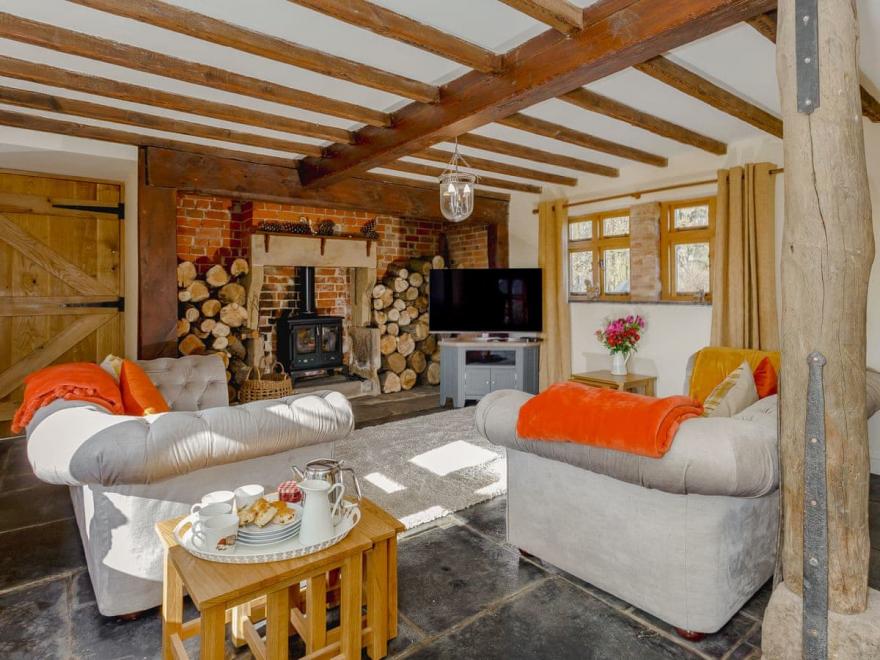 Bumble Bee Cottage - UK10800