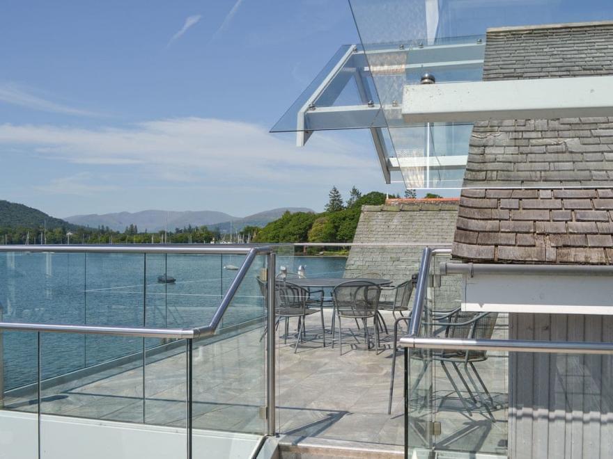 Chalet Over The Lake