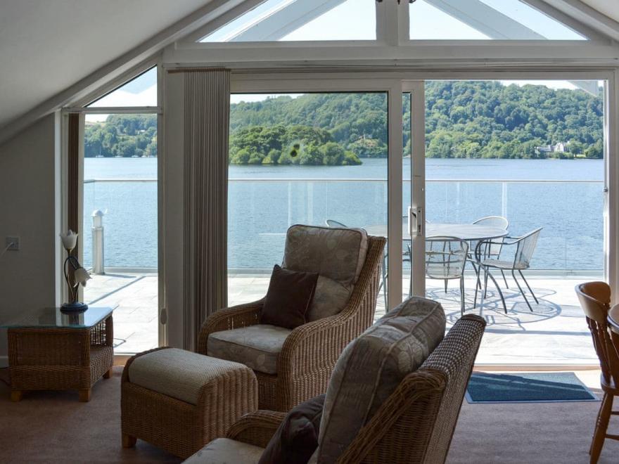 Chalet Over The Lake