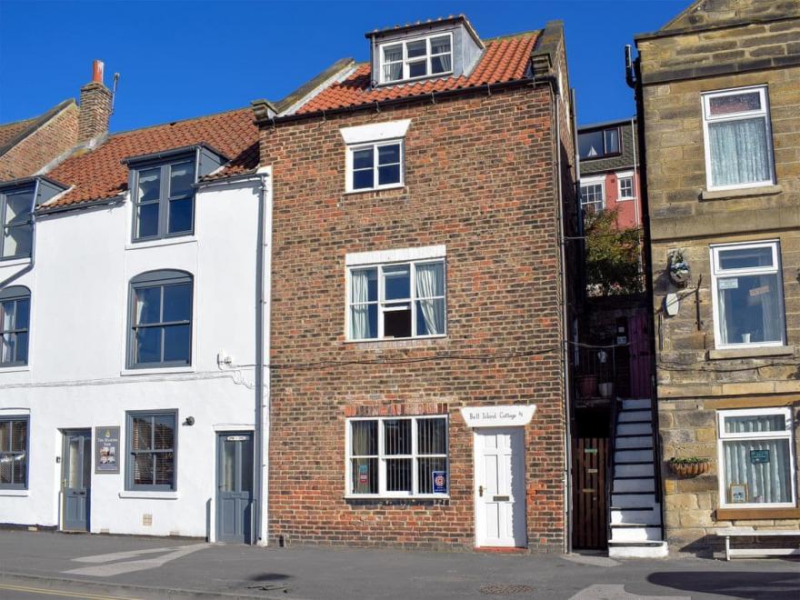 Bell Island Cottage - UK2591