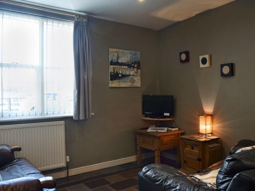 Bell Island Cottage - UK2591