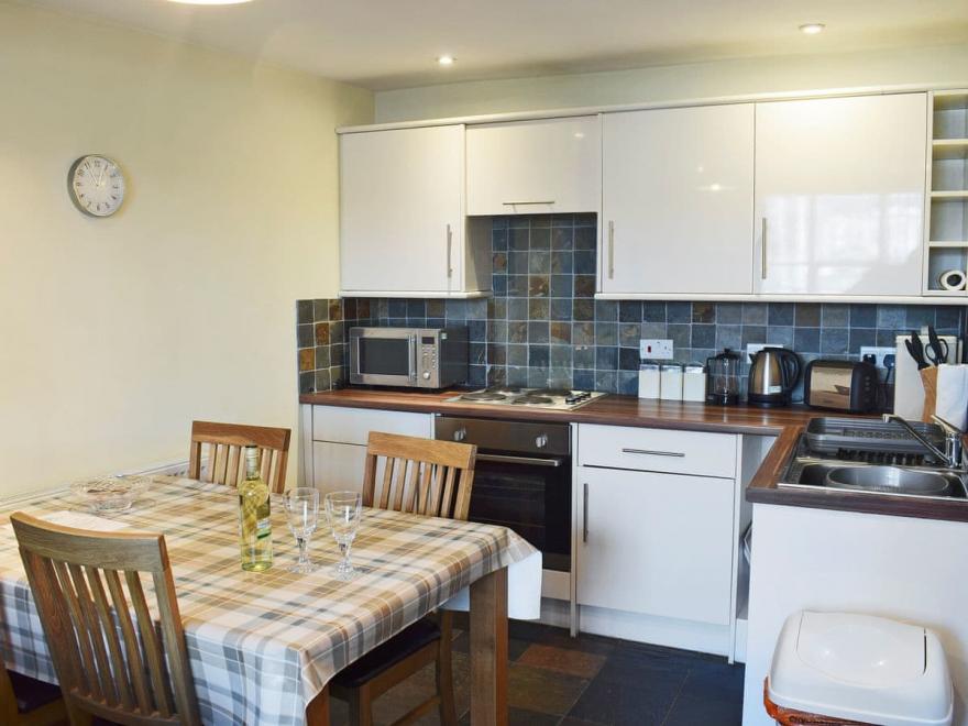 Bell Island Cottage - UK2591