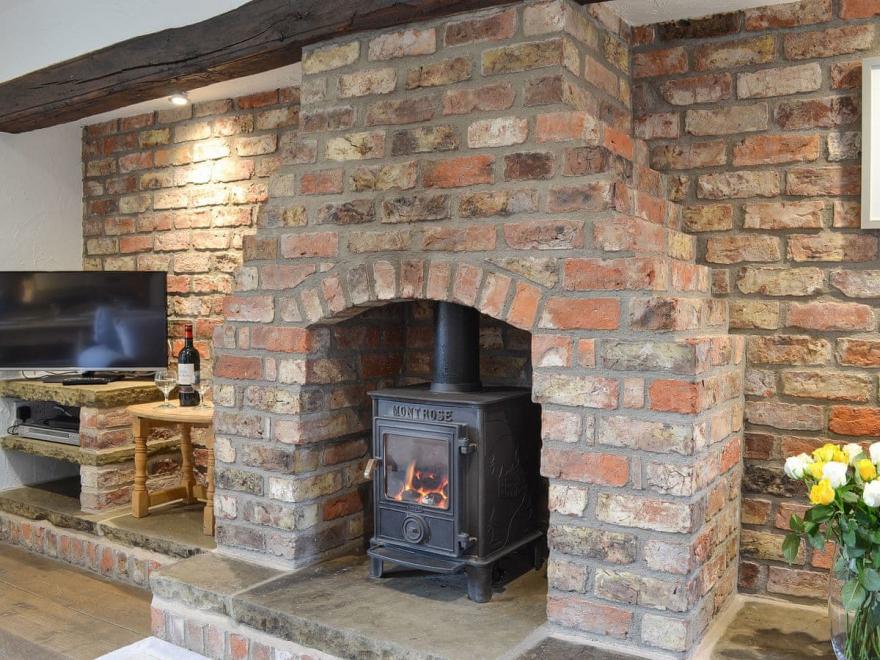 Ferry Cottage - UK2603