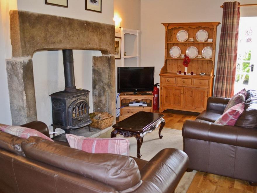 Honeysuckle Cottage - UK2619