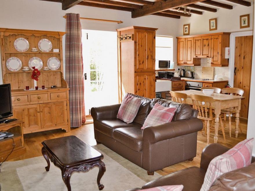 Honeysuckle Cottage - UK2619