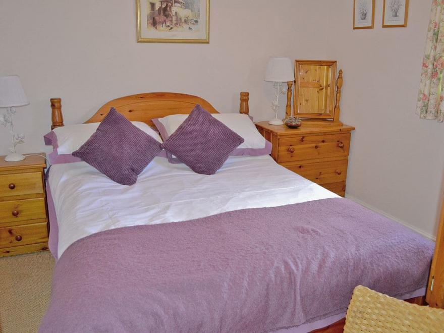 Honeysuckle Cottage - UK2619