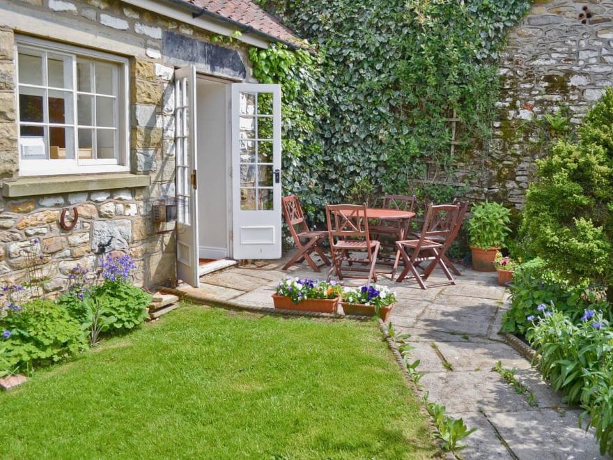 Honeysuckle Cottage - UK2619