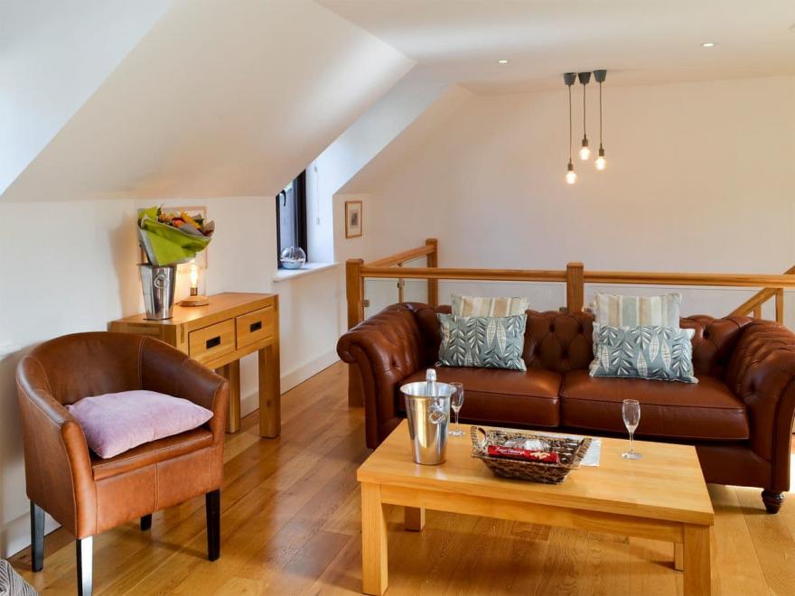 Llofft Storws - UK6692