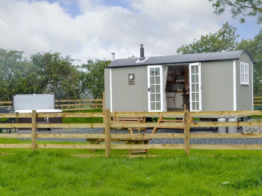 Greengill Farm Shepherds Hut- UKC3632