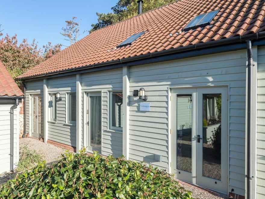 The Straw House - UKC3676